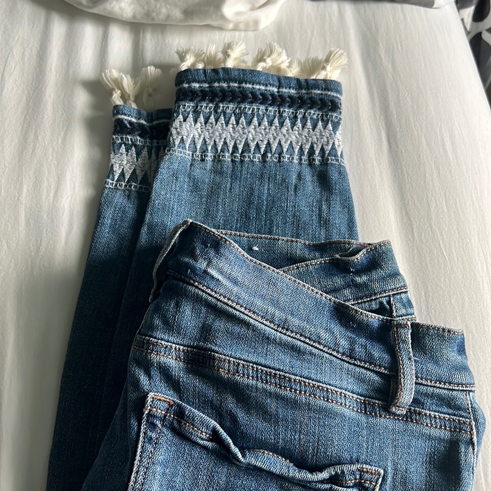 Loft skinny jeans with tassles and stitching on bottoms